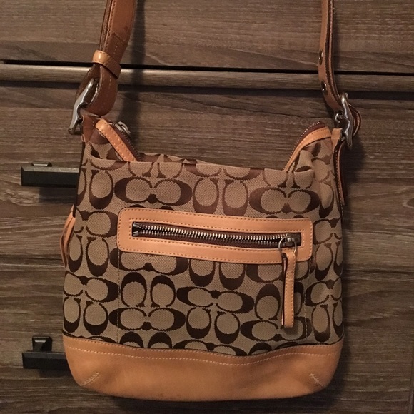 Coach handbag - like New - Picture 1 of 3
